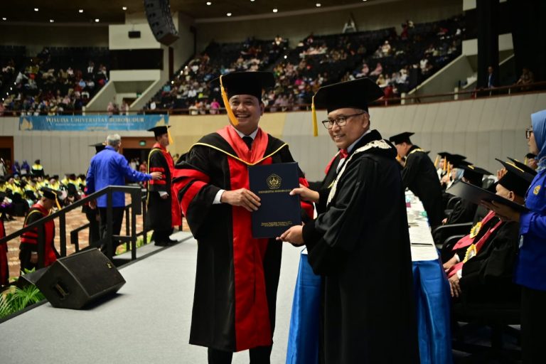 Bupati Askolani Wisuda Doktor. Jadi Motivasi Untuk Putra Putri Banyuasin