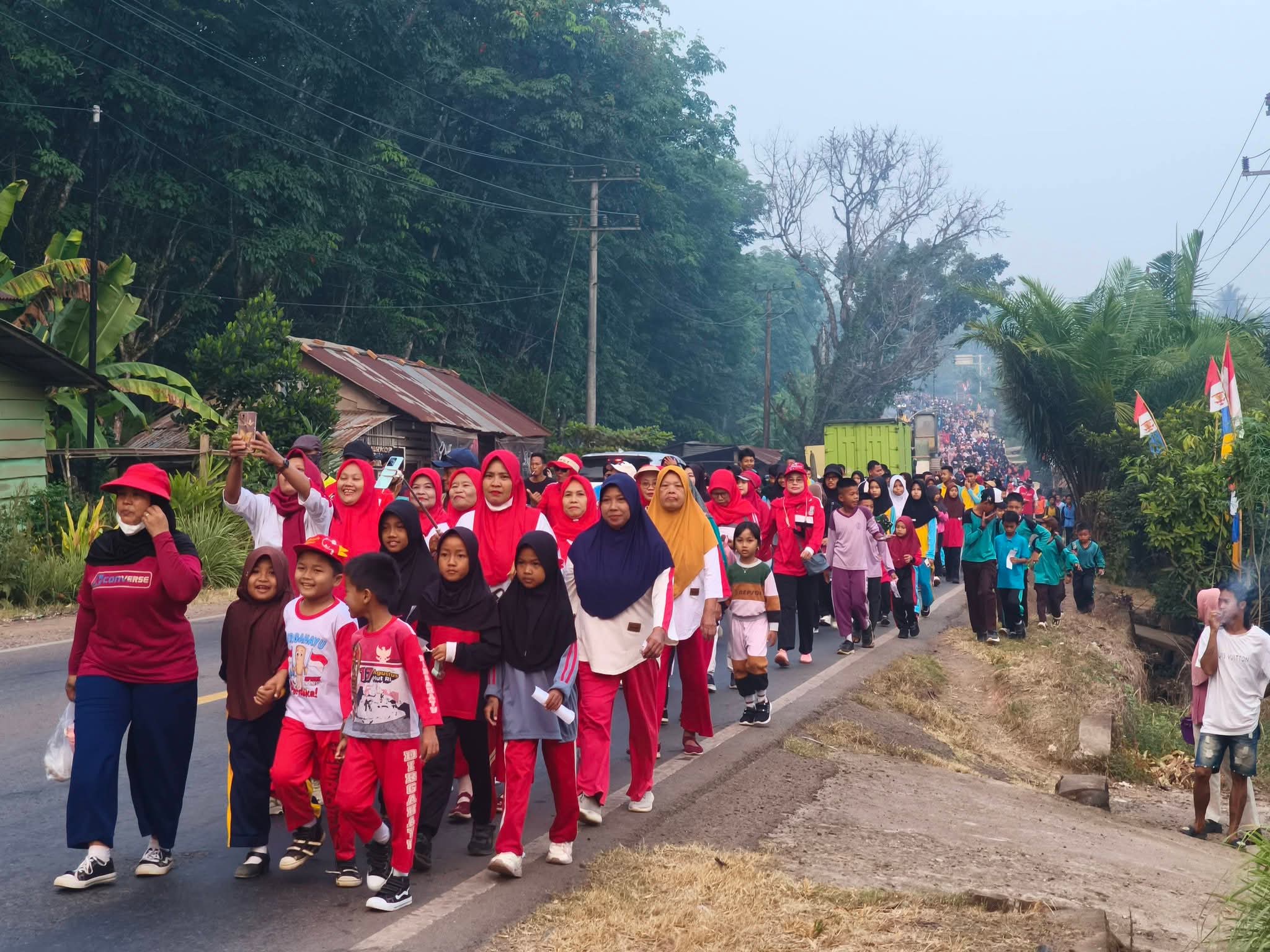 Ketua Panitia Jalan Santai, Rahmad Juliansyah, SKM., M.Si., Sukses Gelar Jalan Santai Di Kecamatan Betung