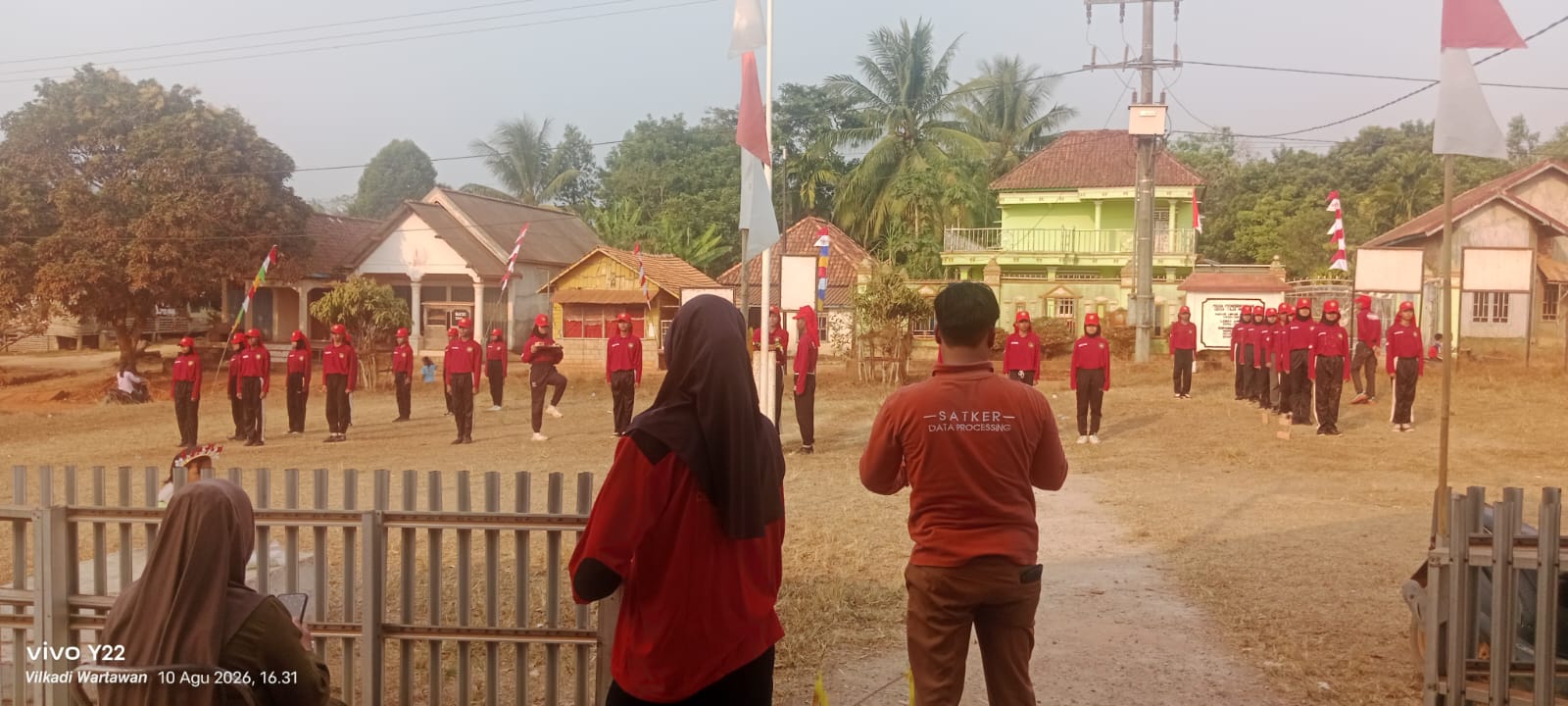 Semangat Membara! Paskibra SMPN 2 Betung dan MTs Ar-Rooidu Desa Taja Mulya Giat Berlatih Sambut HUT RI ke-81