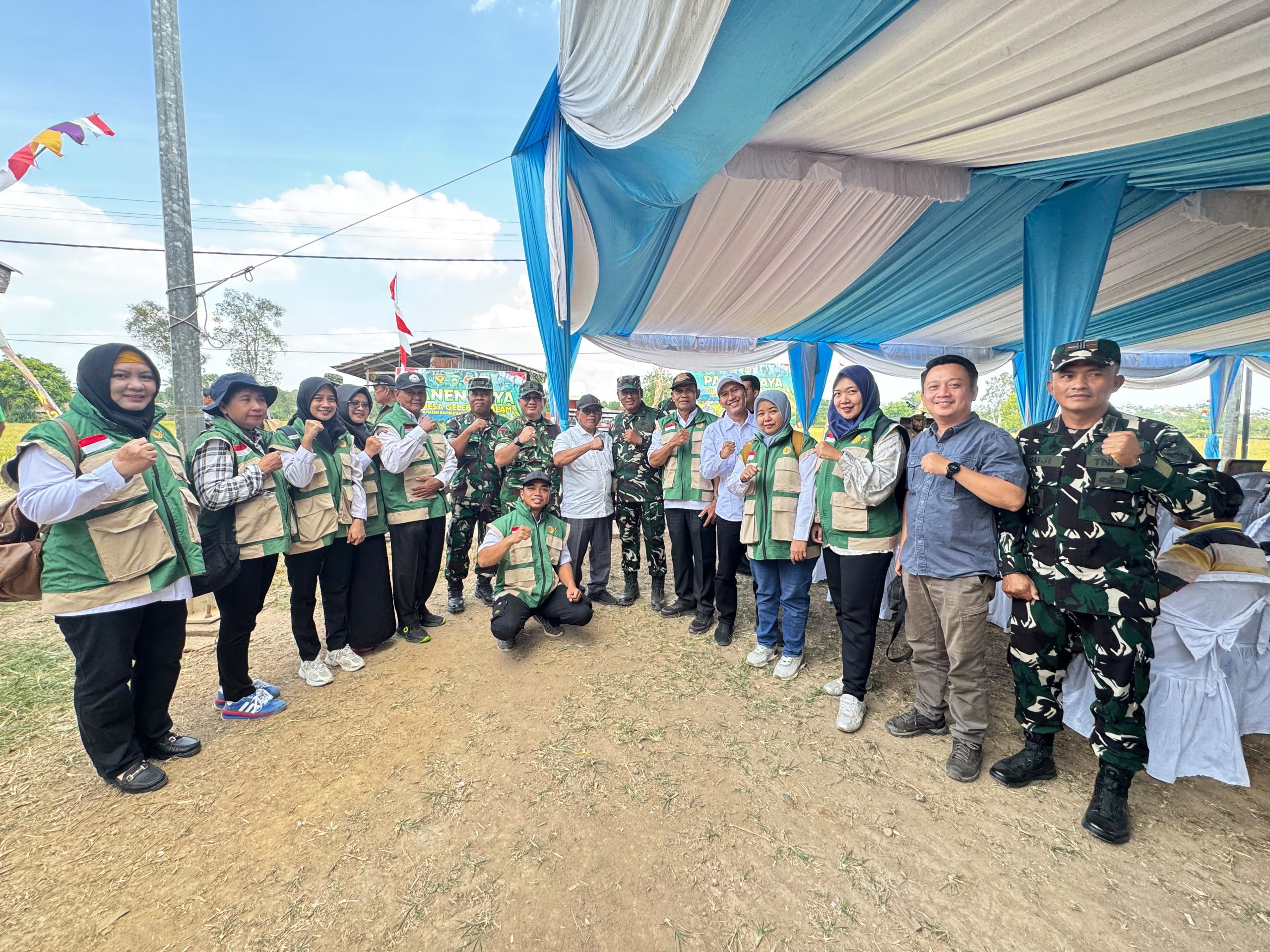 Pemkab Banyuasin dan TNI Perkuat Ketahanan Pangan Nasional Lewat Panen Raya di Rambutan