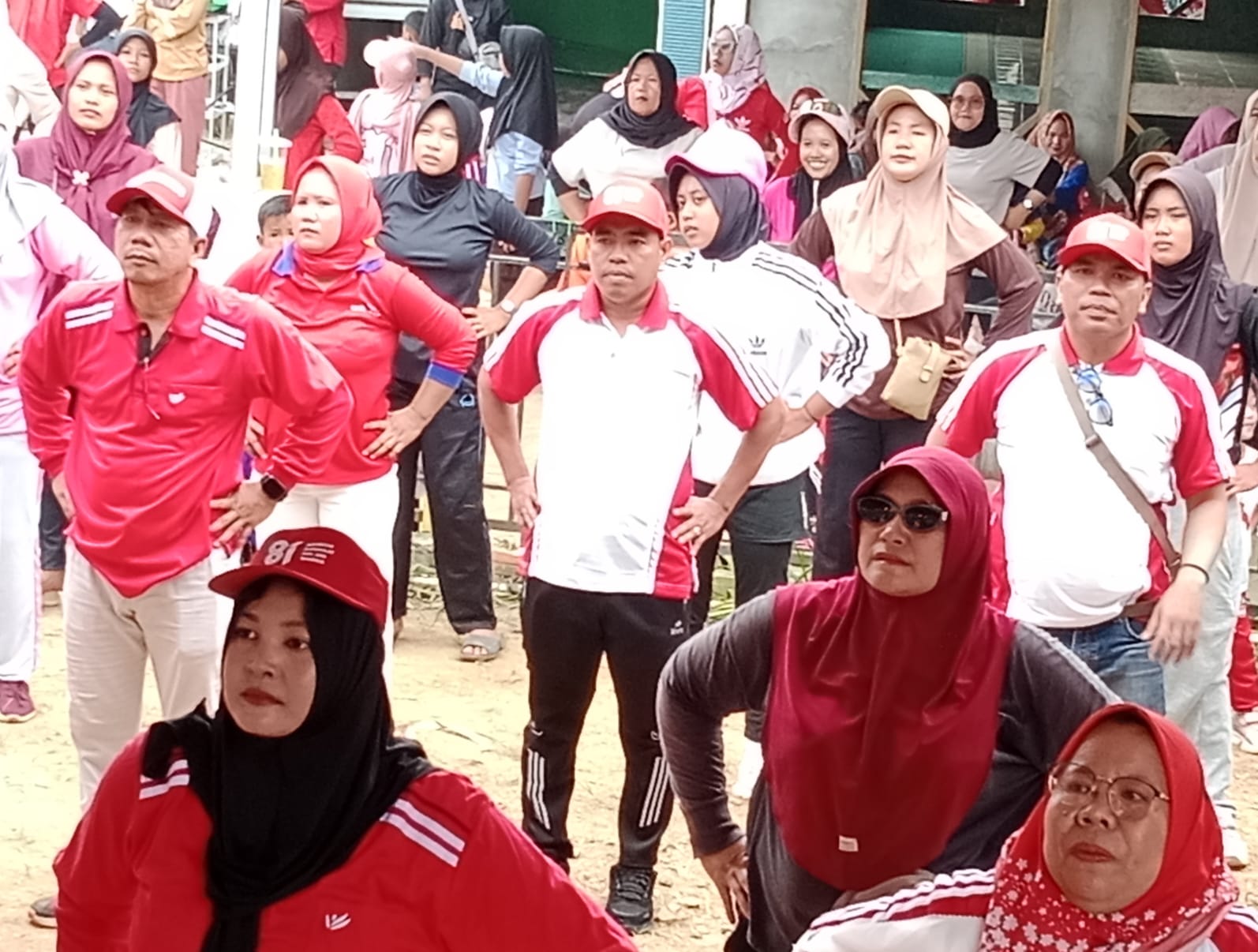 Semarak HUT RI ke-81, Anggota DPRD Banyuasin Abdur Rosyid Ikuti Senam Sehat Bersama Warga Bukit Makmur
