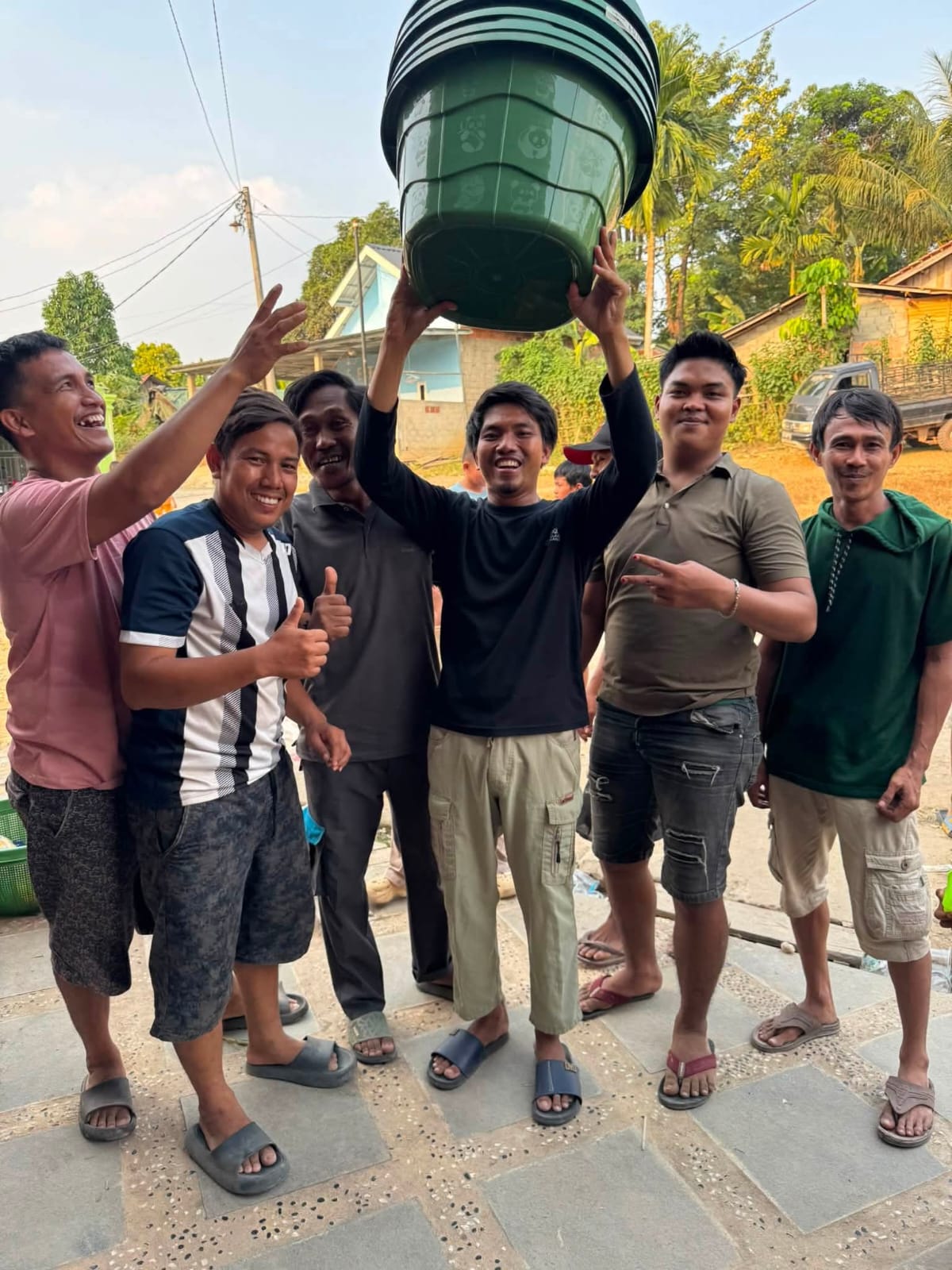 Warga Tanah Kaplingan RT 21 RW 01 Betung Selatan Meriahkan HUT RI ke-81 dengan Aneka Lomba Unik dan Penuh Gelak Tawa