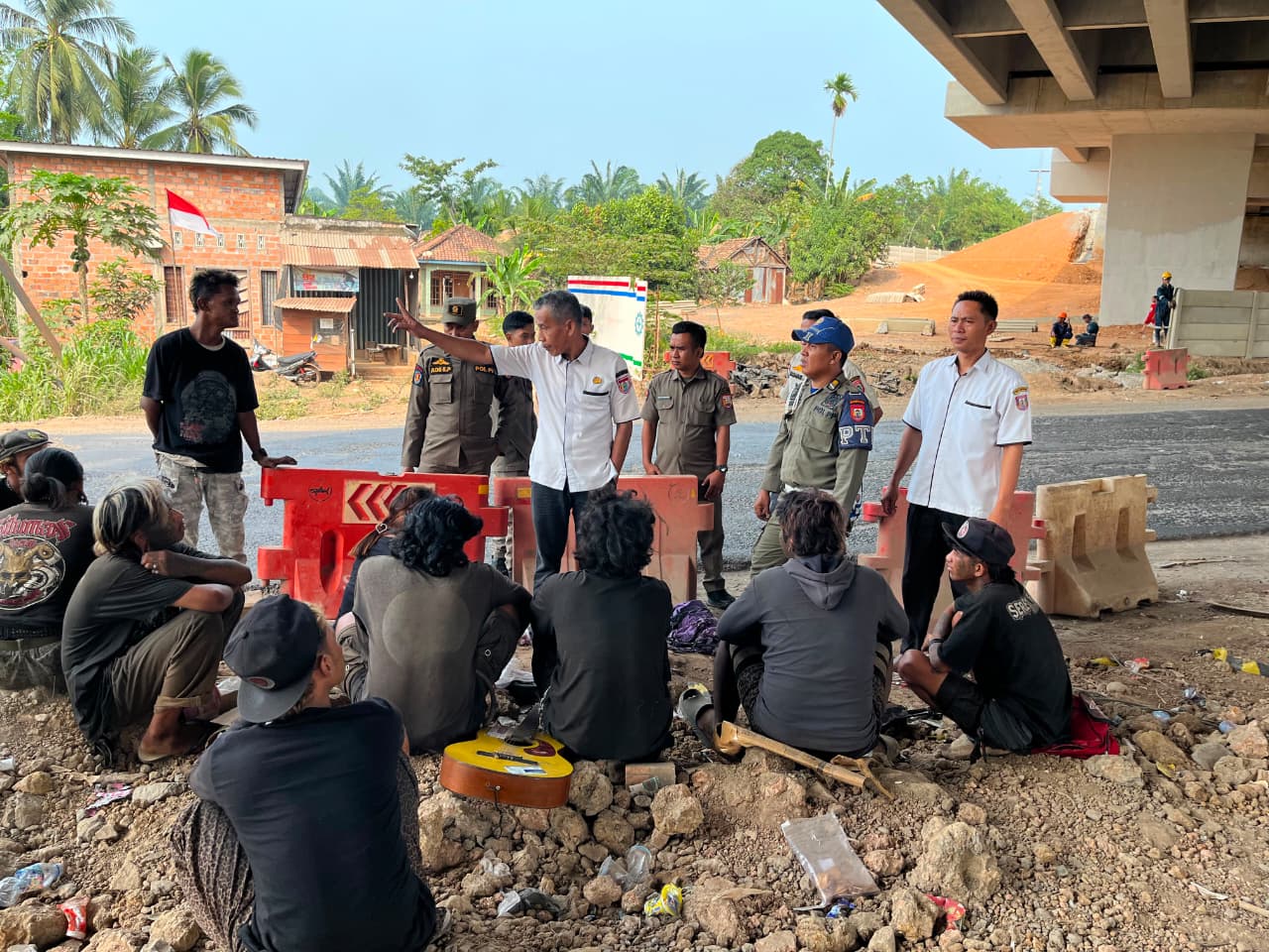 Tanggapi Keresahan Warga, Harun Sohar Pimpin Penertiban Puluhan Anak Punk di Bawah Jembatan Tol Sedompo Betung
