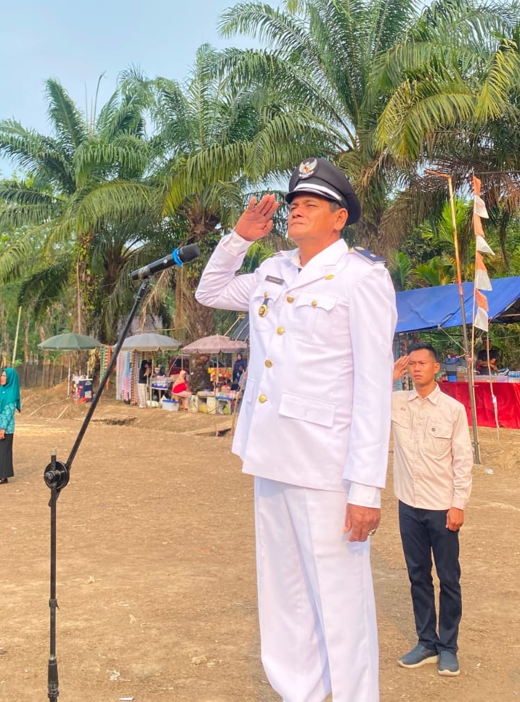 Kades Khoirullah Jadi Inspektur Upacara Kemerdekaan ke-81, Gelorakan Semangat Pembangunan di Desa Taja Raya II