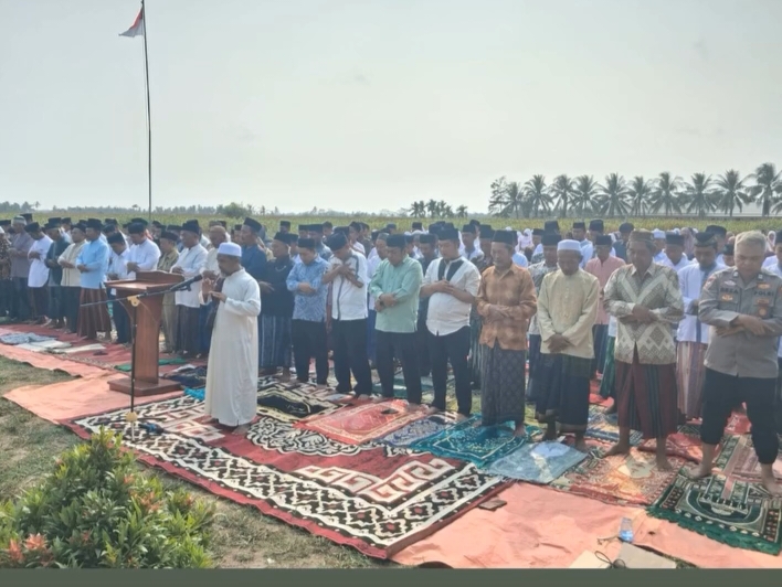 Camat Muara Sugihan Weli Adriansyah Pimpin Ratusan Warga Gelar Shalat Istisqo Berjamaah
