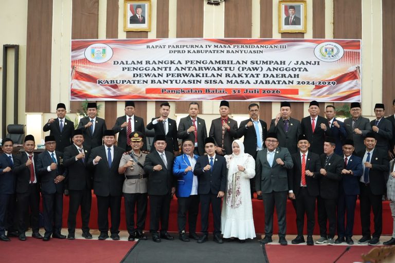 Bupati Banyuasin Dr. H. Askolani Hadiri Pelantikan PAW Anggota DPRD, Tegaskan Pentingnya Pengabdian dan Percepatan Pembangunan Tol