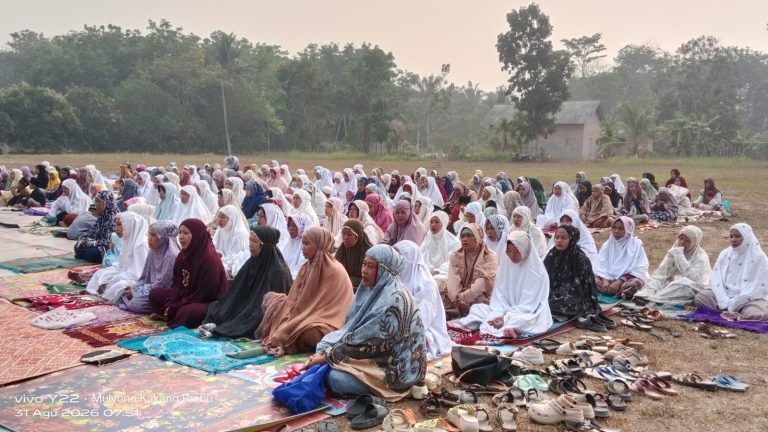 Warga dan Unsur Forkopimcam Tungkal Ilir Gelar Shalat Istisqa Berjamaah Minta Hujan di Tengah Musim Kemarau