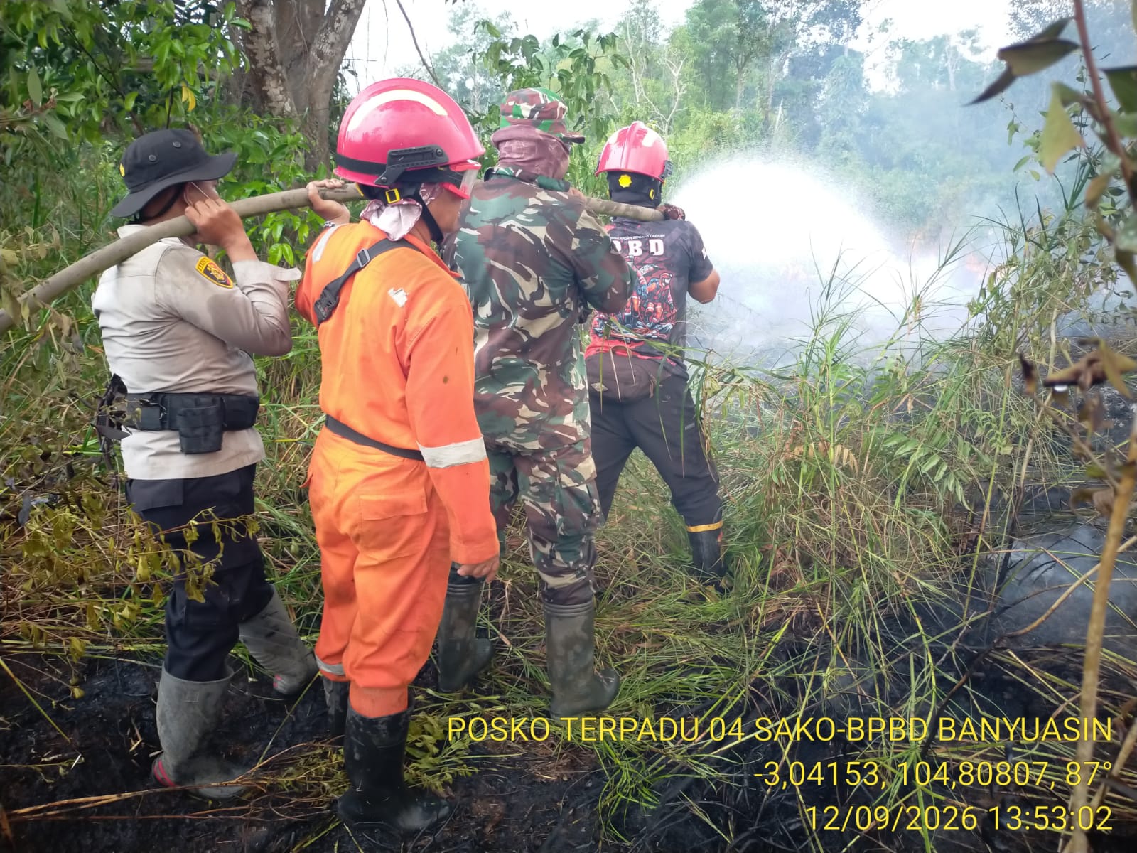 Tim Gabungan Bahu-Membahu Padamkan Karhutla Seluas 4 Hektare di Rambutan Banyuasin